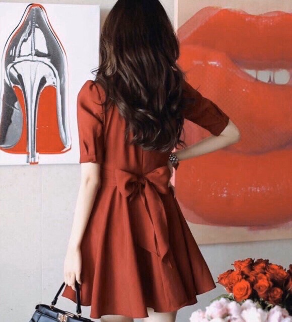 Đầm xoè đỏ cột eo