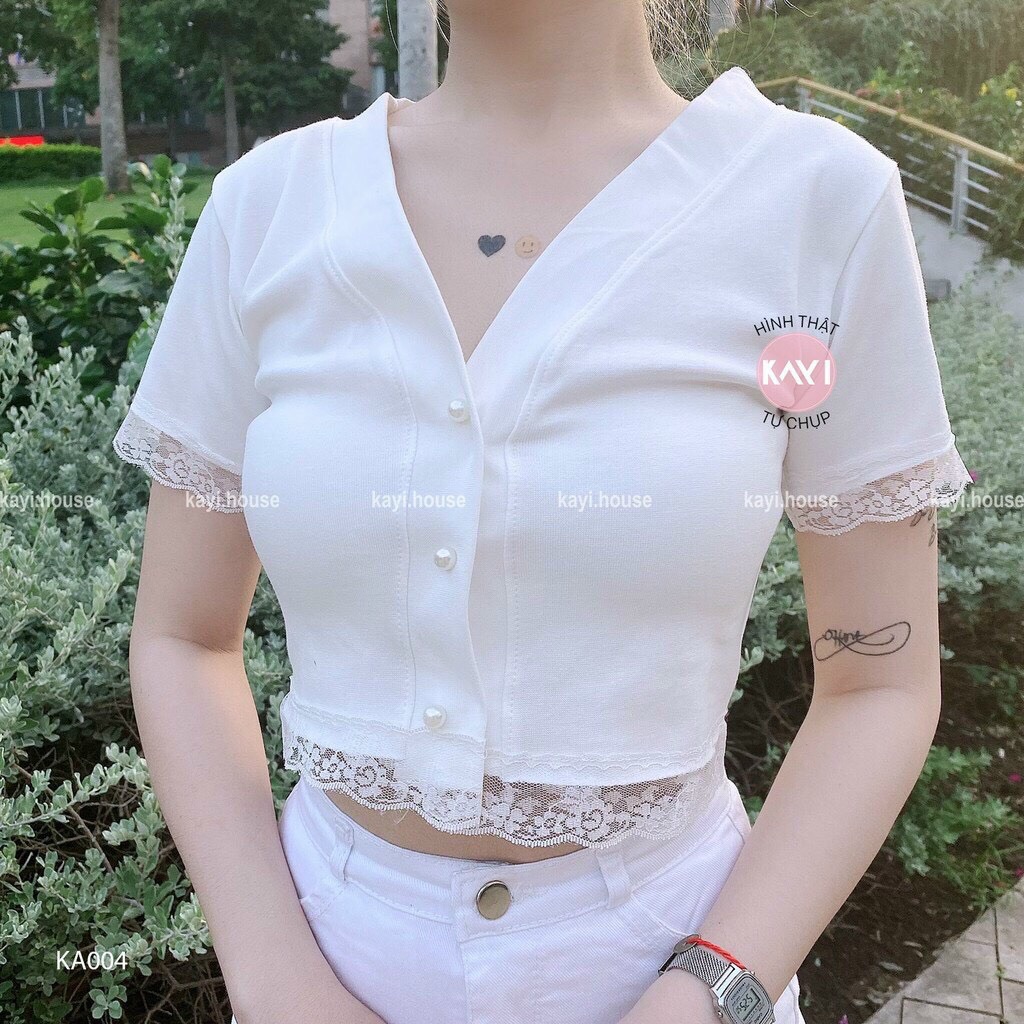 Croptop Gân Cổ V Phối Ren