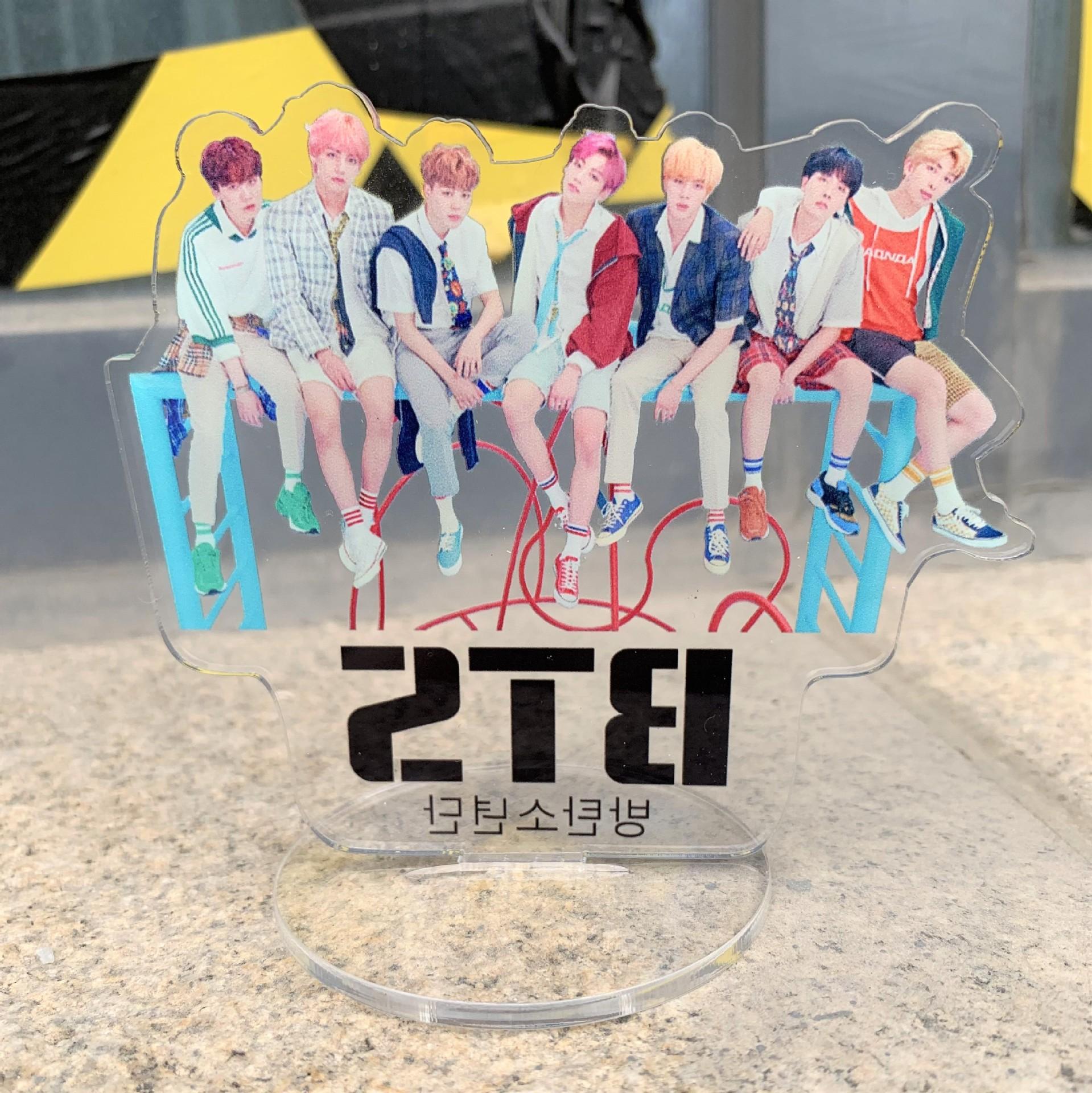 Standee BTS mini để bàn