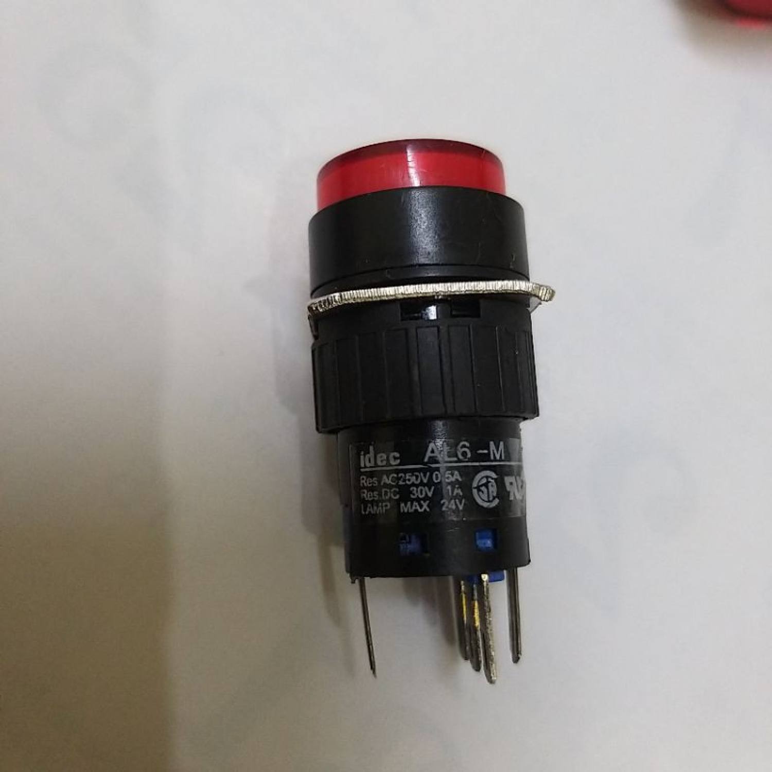 công tắc nhấn nhả 220v