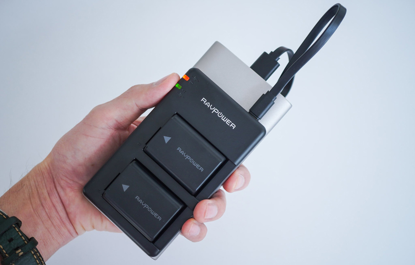BỘ 2 PIN+SẠC SONY FW50 - RAVPOWER CHO MÁY ẢNH