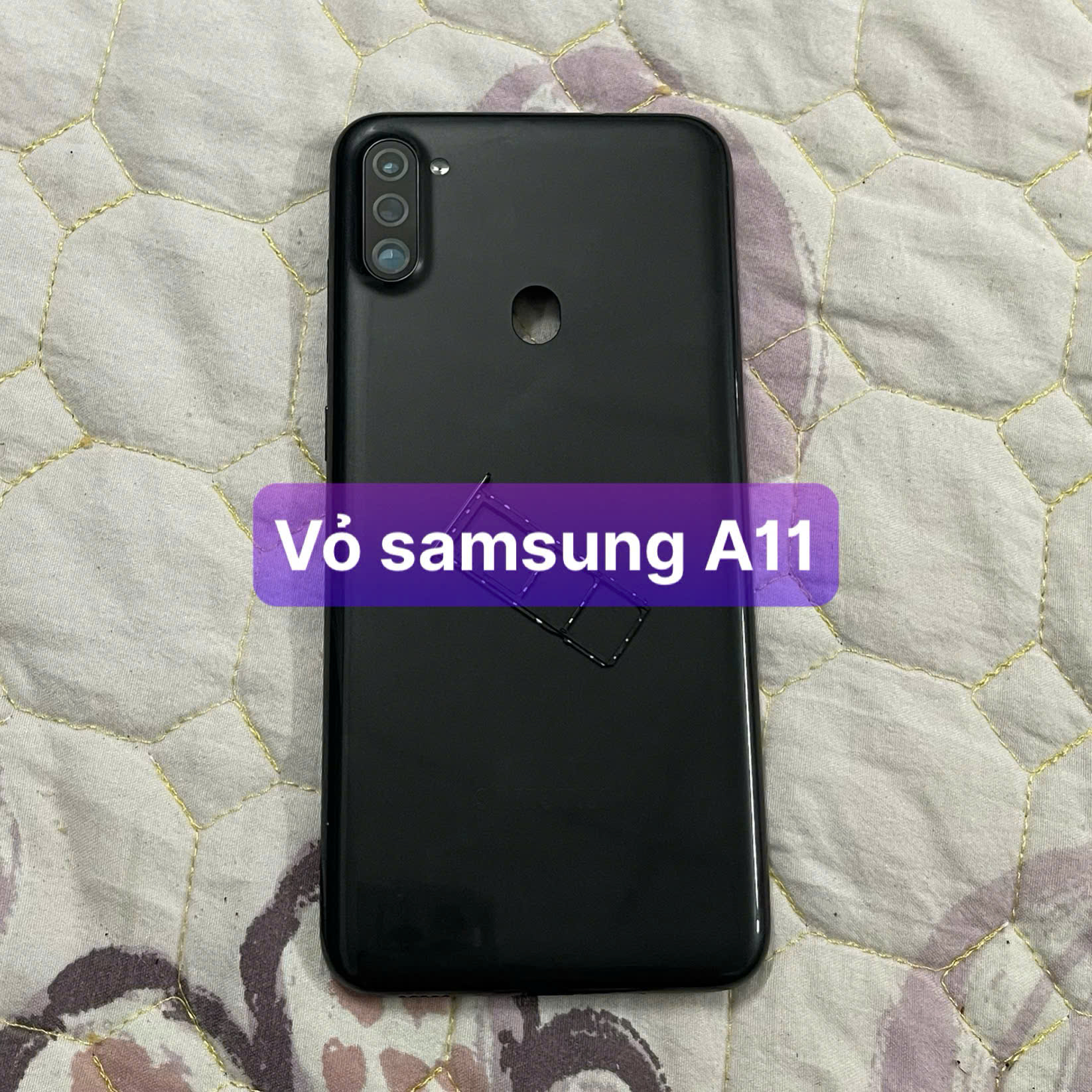lưng vỏ zin samsung A11 ,kèm khay sim,kính camera,phím