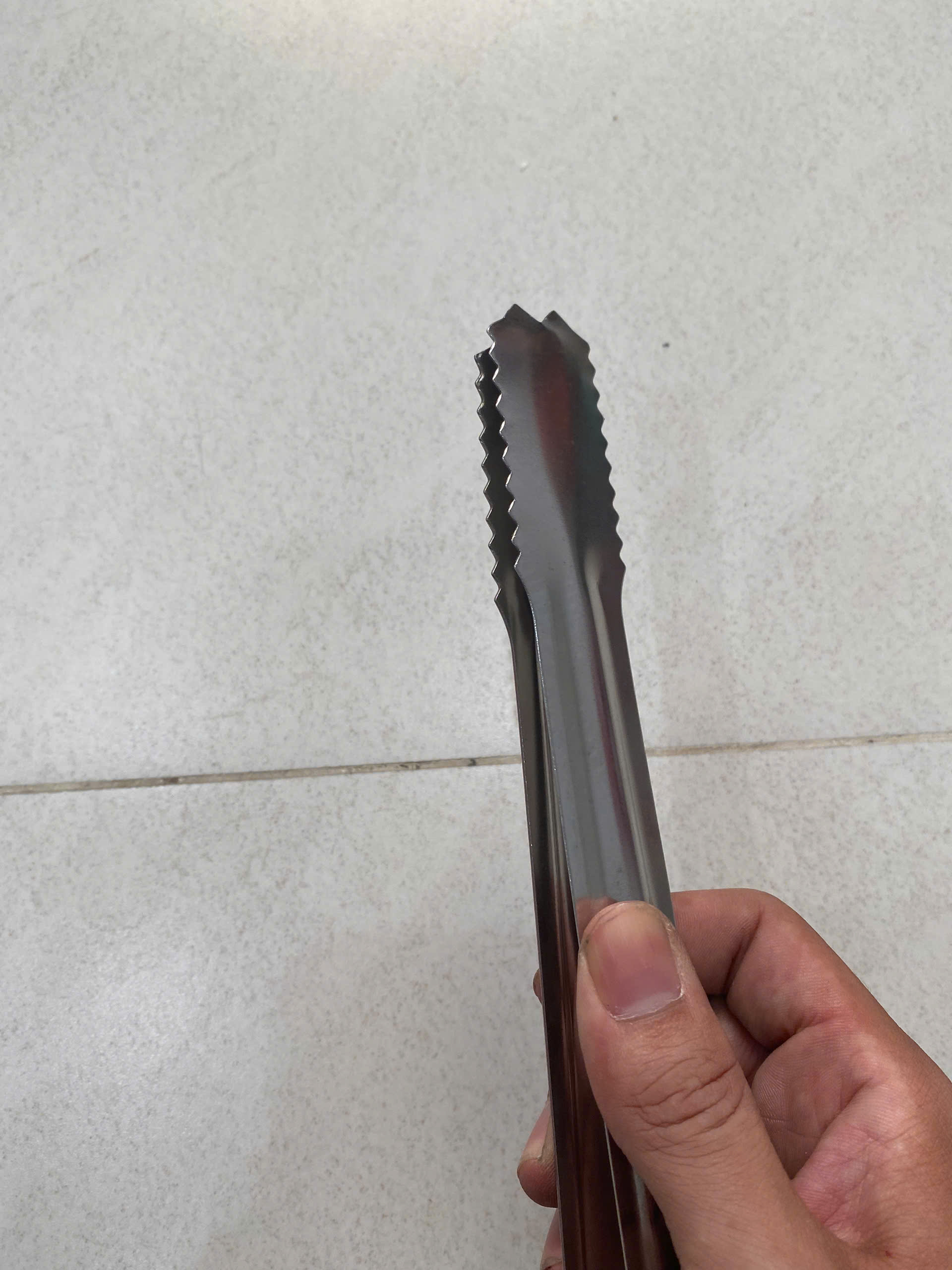 Kẹp gắp đá inox răng cưa
