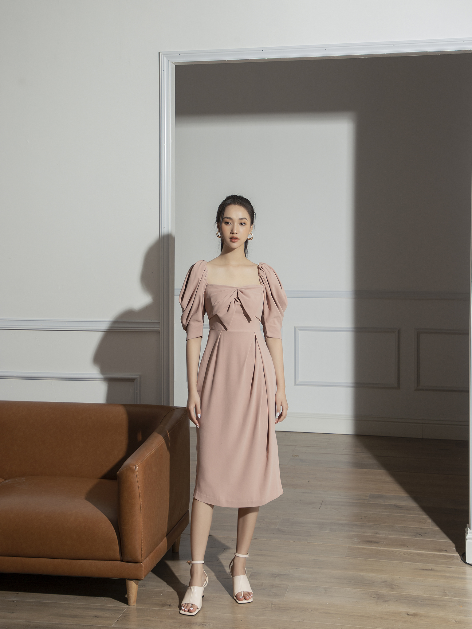 Váy cổ vuông chun vai by D.CHIC MS: 282707