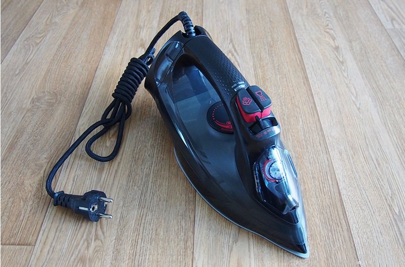 Bàn ủi hơi nước Philips GC2998 (Đen)