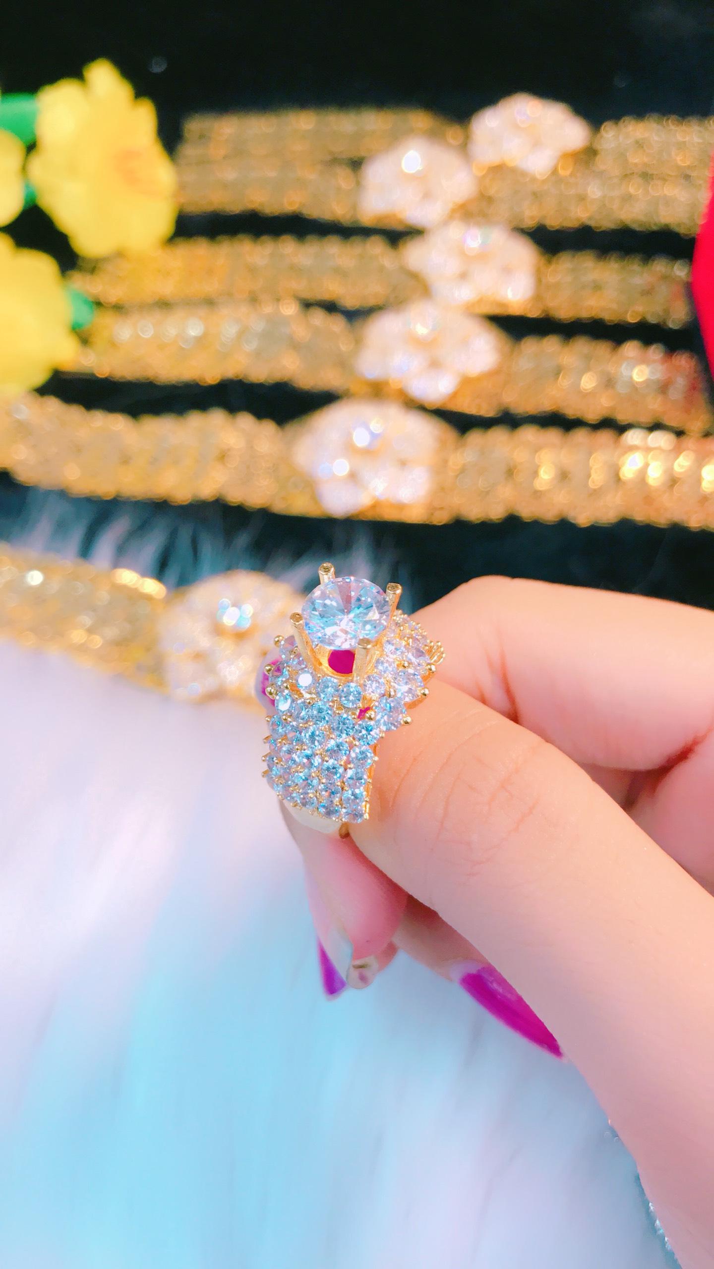Nhẫn nữ cao cấp, chất liệu bên trong lõi bạc thái vĩnh viễn không đen - dùng đi tiệc tôn lên vẻ đẹp của phụ nữ - nhẫn nữ đẹp, nhẫn nữ mạ vàng, nhẫn nữ bền màu