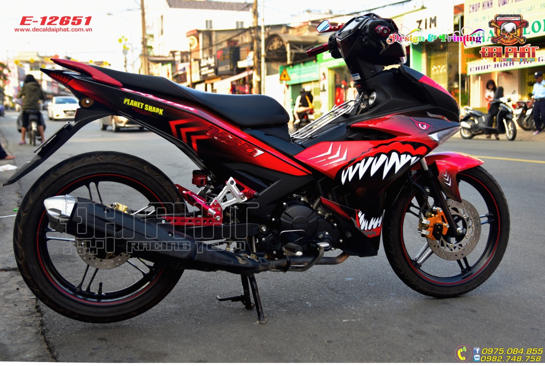 Tem Trùm Xe Exciter 150 Cá Mập Đỏ Đen