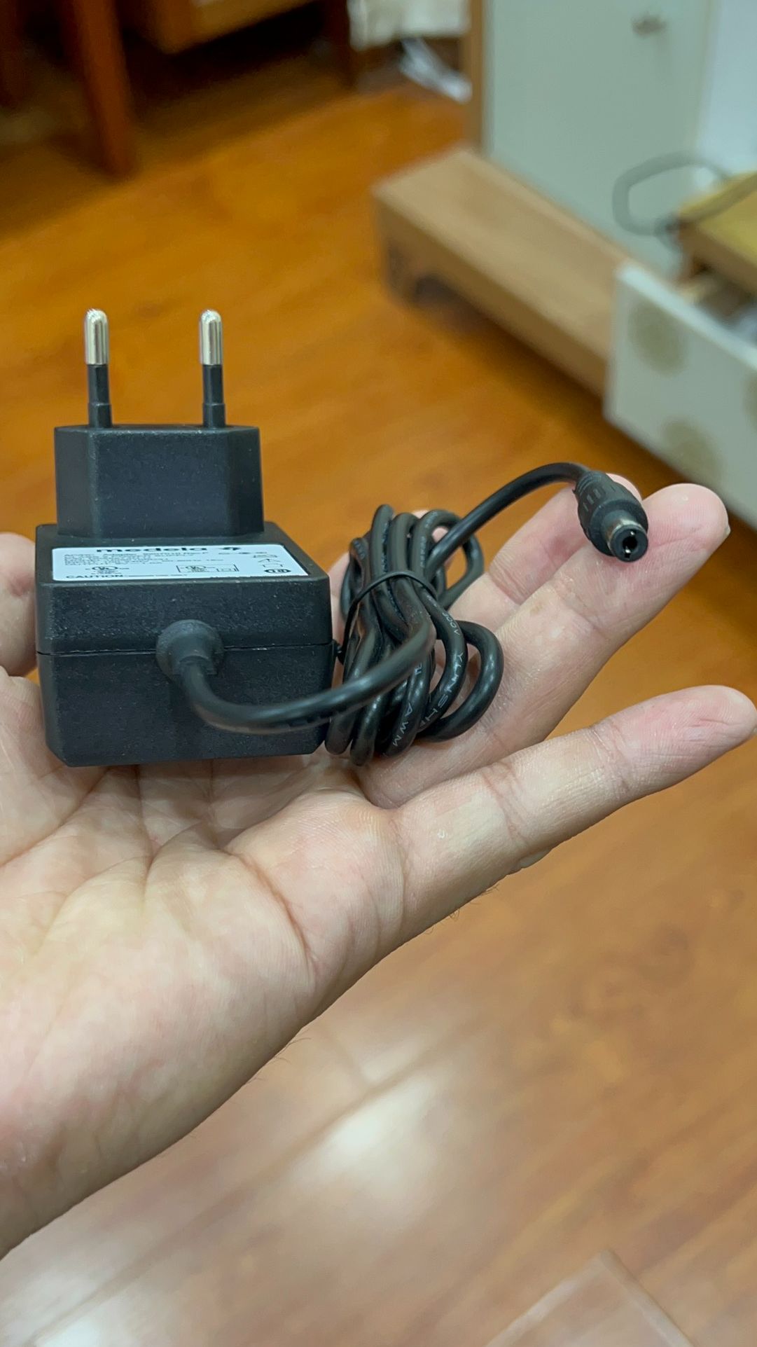 Sạc máy hút sữa 9v