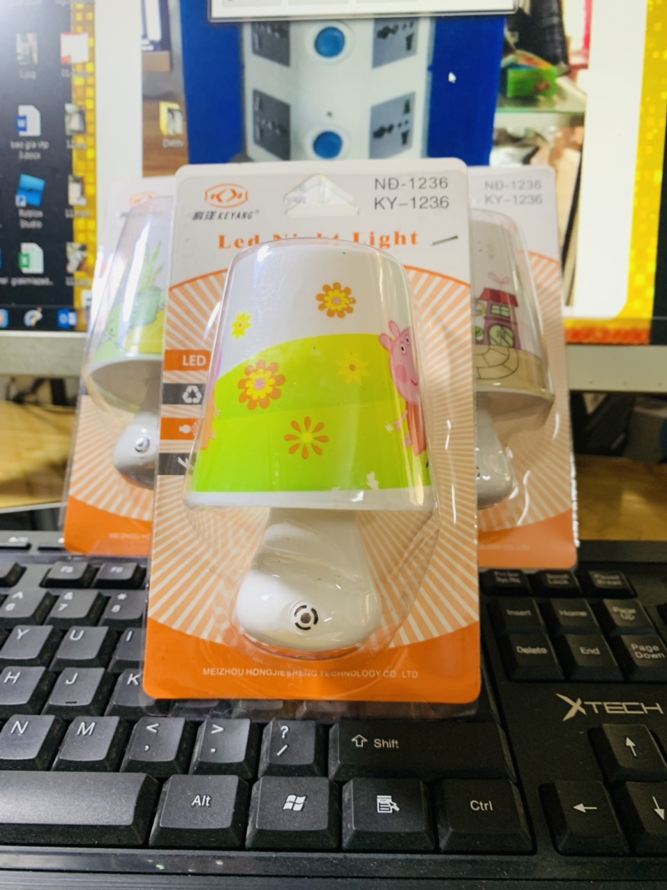 Đèn ngủ cảm ứng hình cái ly