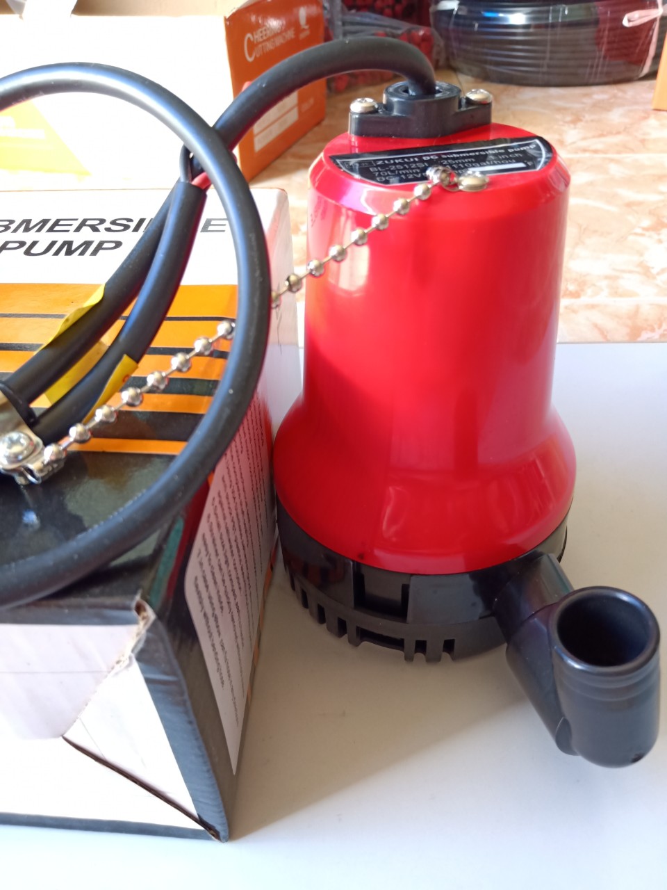 Bơm chìm 12v lưu lượng 70/min (dùng cho hòn non bộ, các thác nước và hồ cá mini)