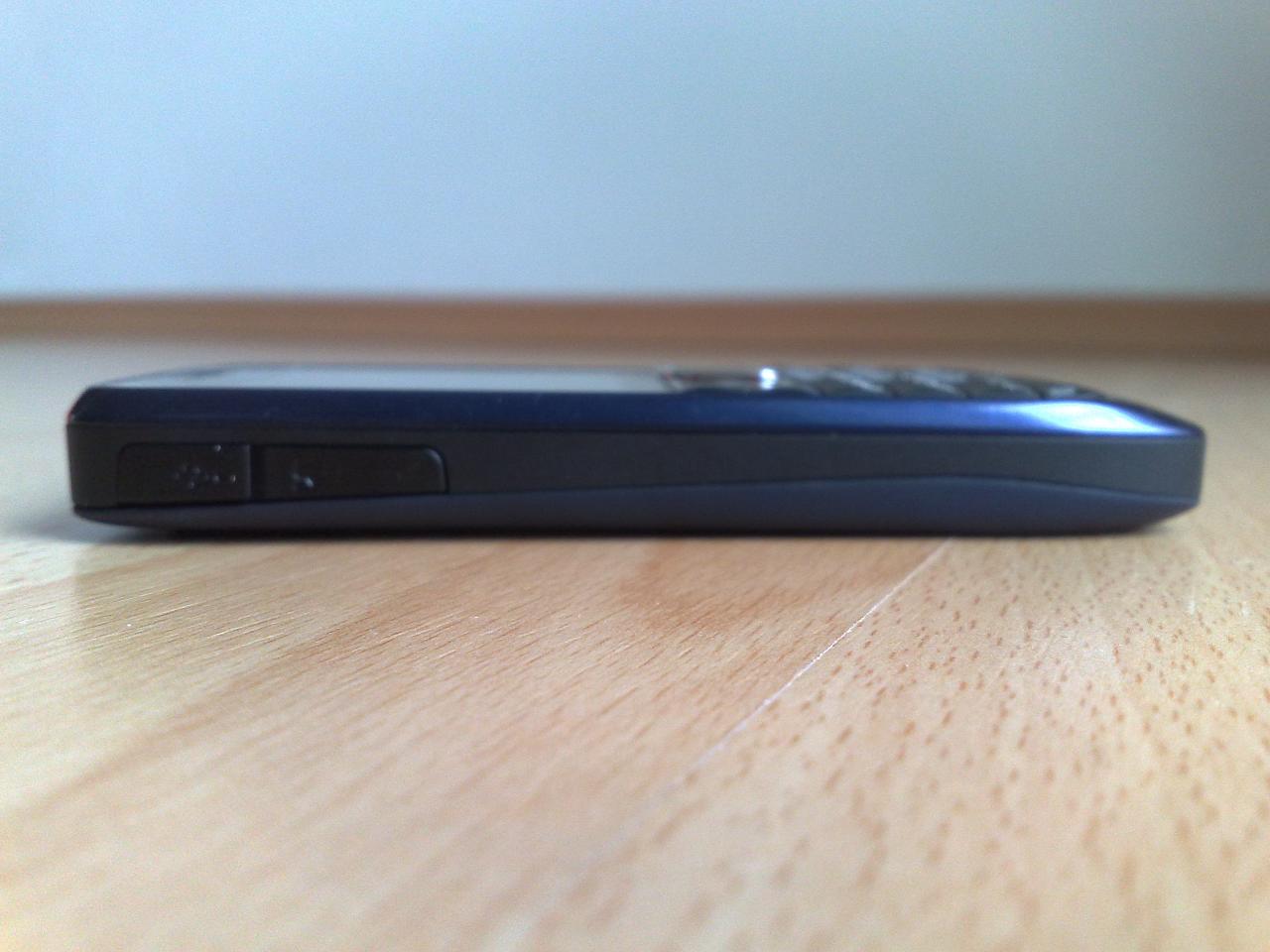 Bộ phụ kiện và Điện thoại Nokia E63 full box mới (xanh than)