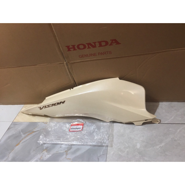 Honda Genuine 2014 to 2020 front right vision shell light yellow .