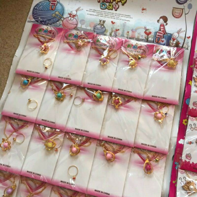 Vỉ 20 Chiếc Dây Truyền Đeo Cổ Kèm Nhẫn ( Sỉ Đồ Trẻ Em)