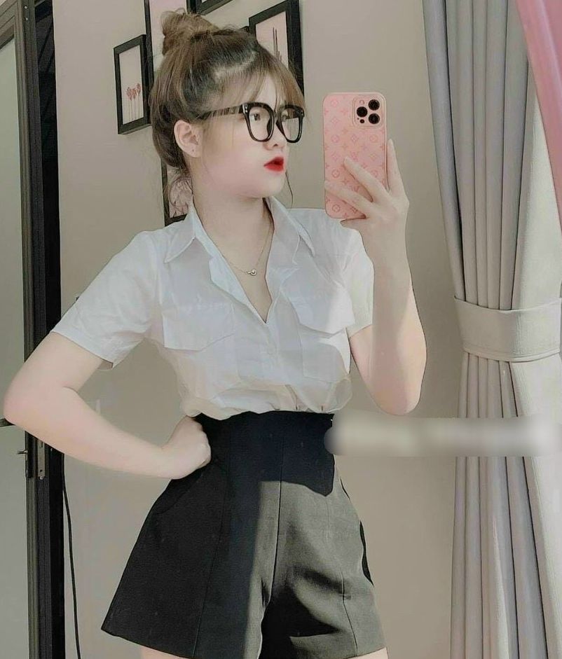 Áo sơ mi nữ tay ngắn 2 túi cực hot.