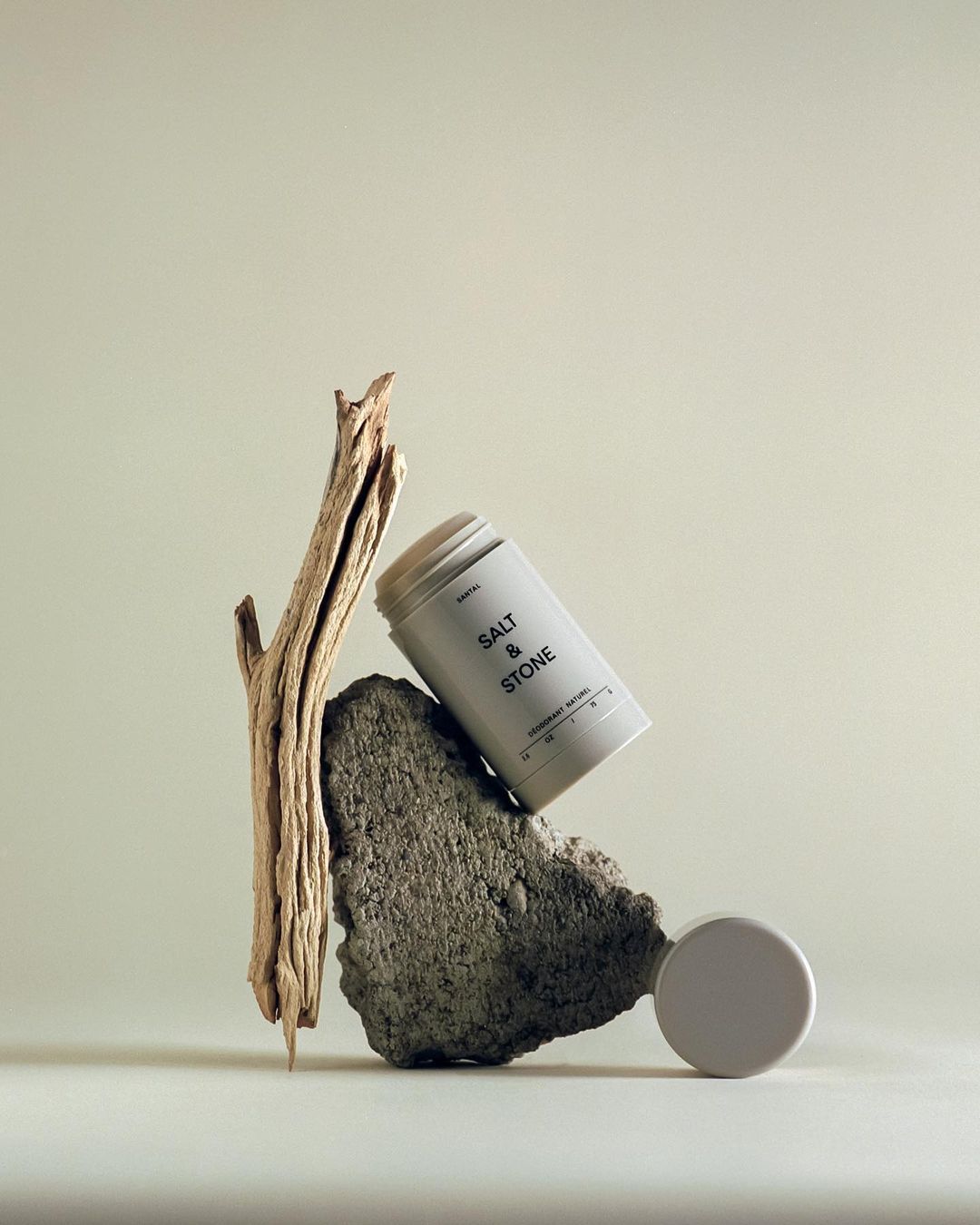 Lăn Khử Mùi Salt & Stone Santal Deodorant