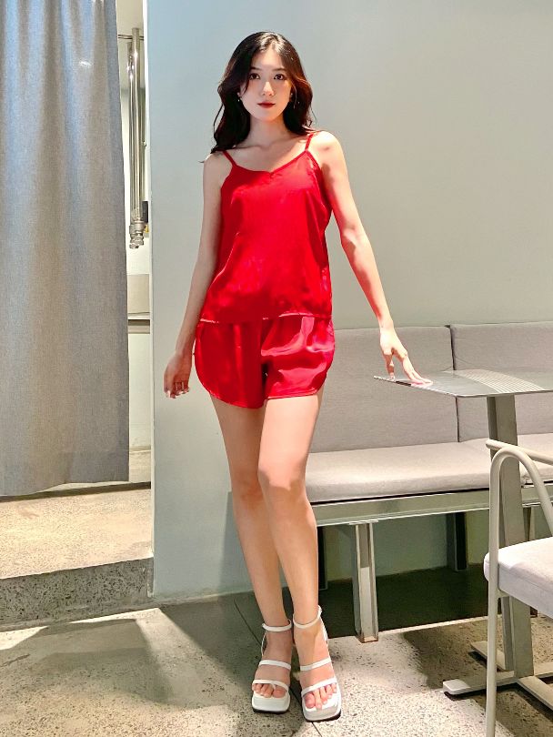 Set bộ đồ ngủ lụa màu đỏ - Lovadova 22O06C008