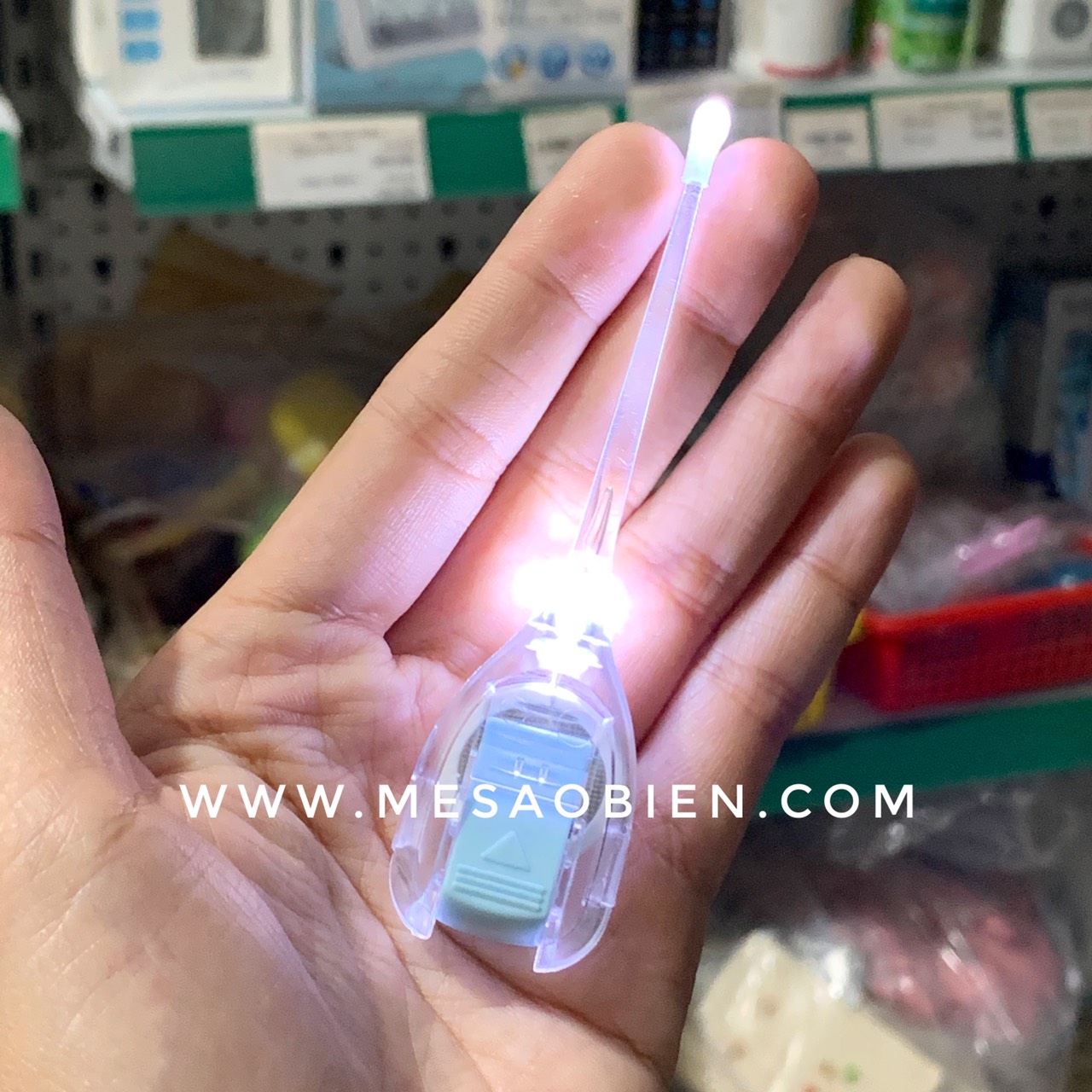 Dụng cụ ráy tai cho bé có đèn Best BB