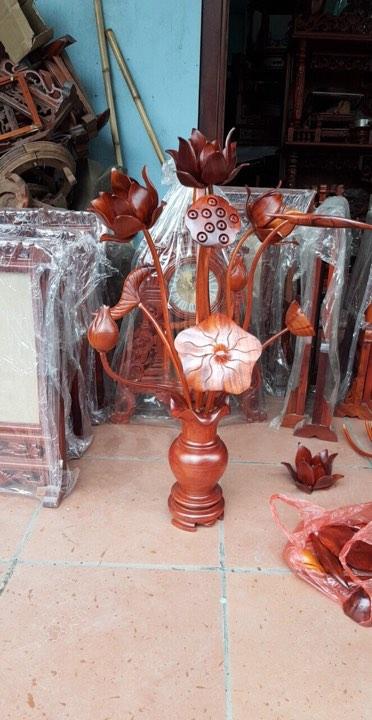 Lọ hoa sen gỗ hương đỏ