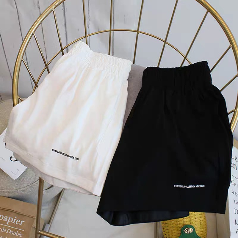 Quần đùi sporty thêu chữ