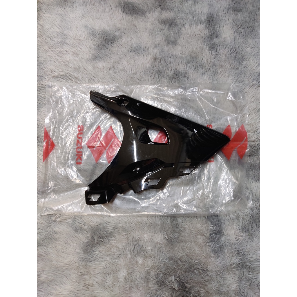 Mỏ cày bên trái đen bóng gsx r150.