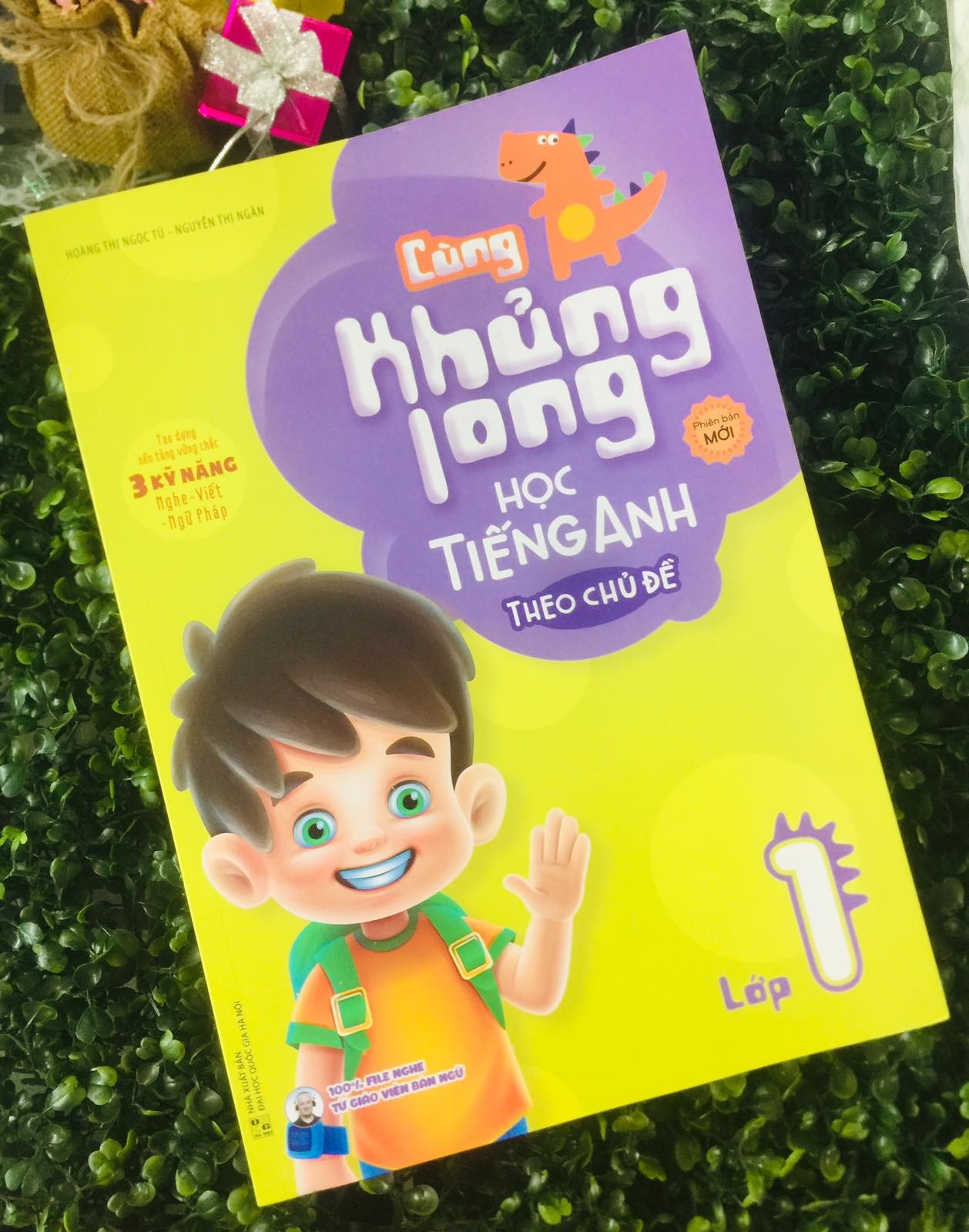 Cùng Khủng long học Tiếng Anh Theo chủ đề Lớp 1