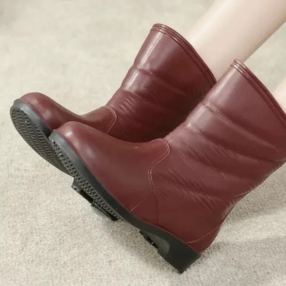 Ủng ngắn nâu đi mưa