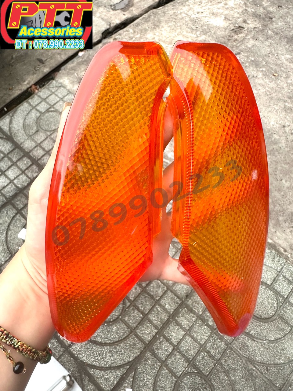 CHỤP XI NHAN SAU XE SPACY 125 ( 1 CẶP )