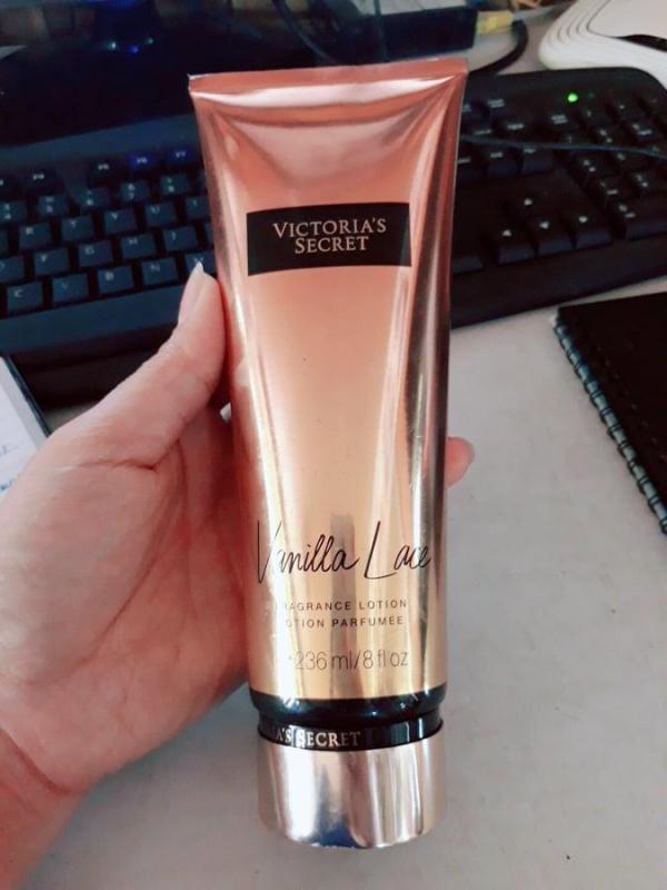 Sữa Dưỡng Thể Body Lotion VICTORIAS SECRET Amber Romance Hàng Xách Tay Từ Mỹ - Hương Thơm Ngọt Ngào (236ml)