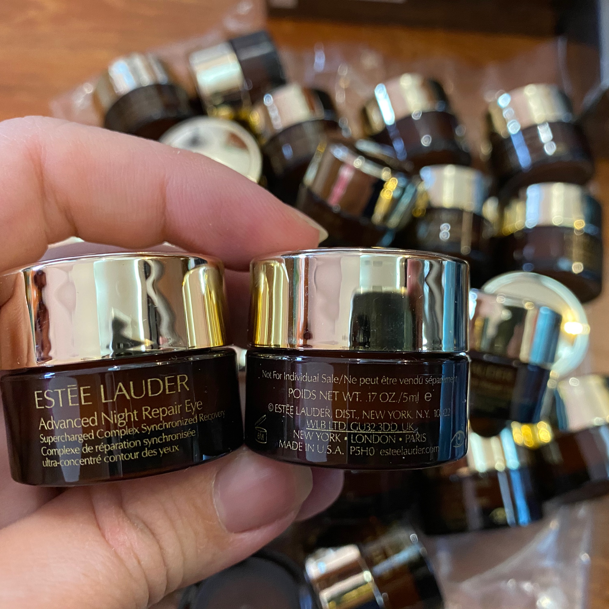 Kem bôi mắt Estee lauder Anr quốc dân