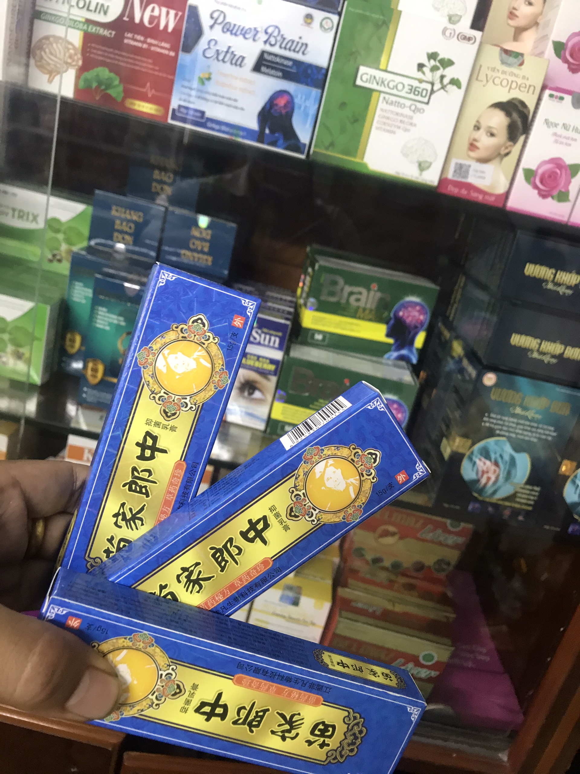 Kem bôi nứt gót bà già