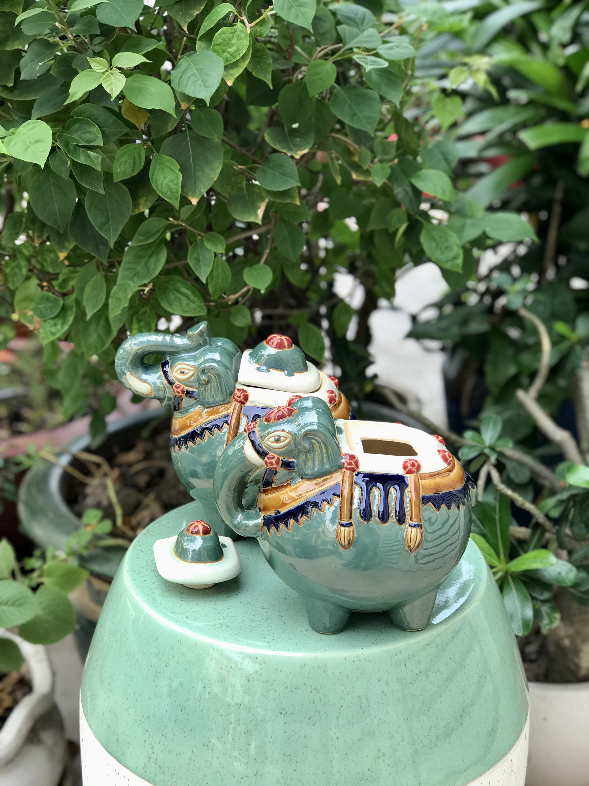Voi kẹo gốm sứ trang trí Nam Bộ