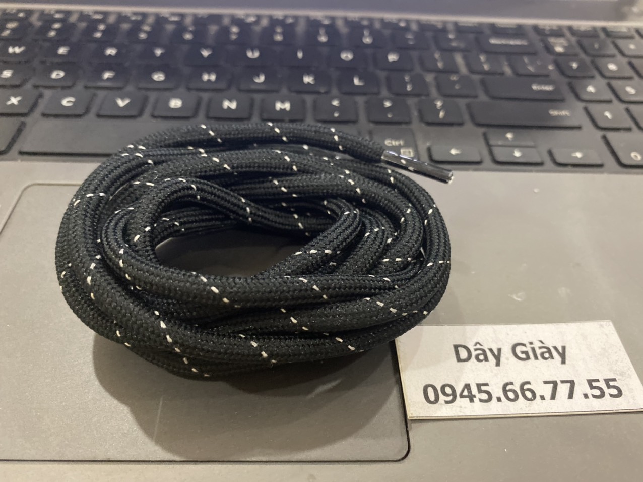 [HCM]Dây giày balenciaga màu đen vân trắng 1m2