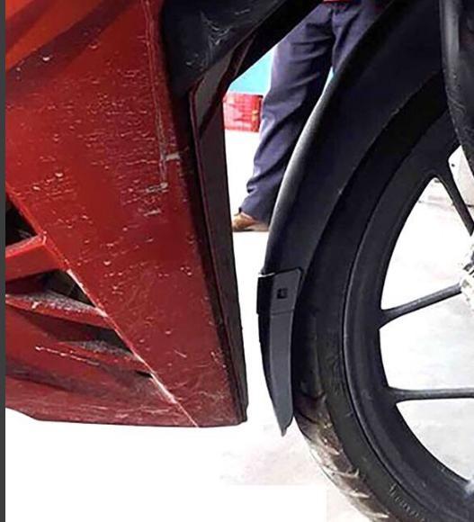 Dè nối chắn bùn trước cho xe máy