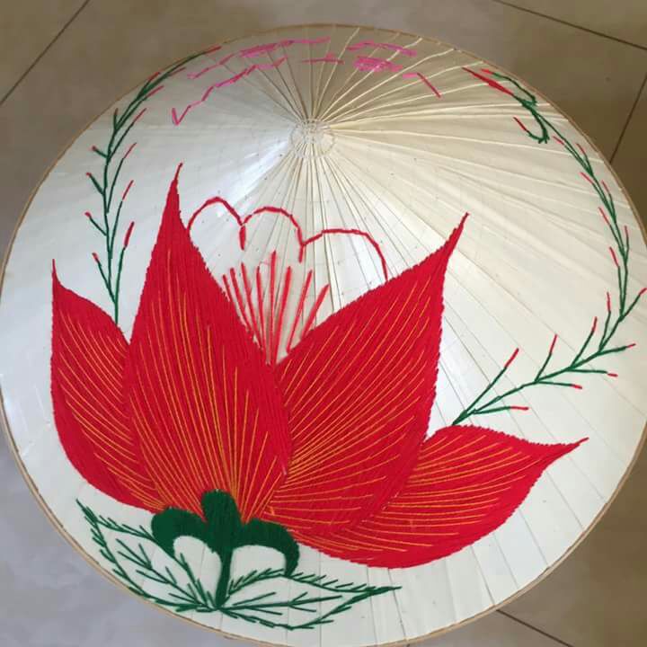 Nón lá thêu hoa to đẹp
