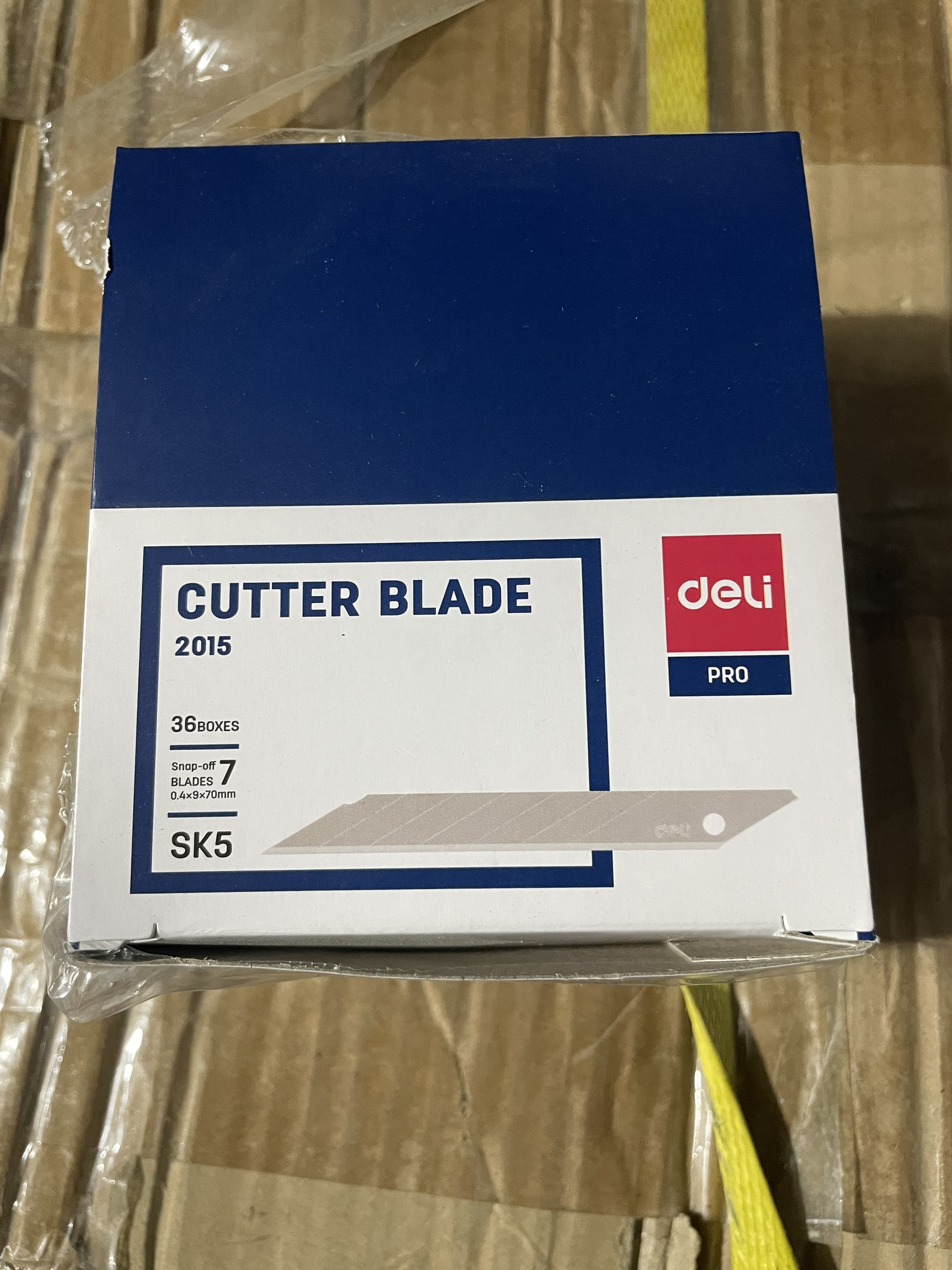 Hộp 10 Lưỡi Dao Rọc Giấy Nhỏ 30 độ SK5 Deli E2015