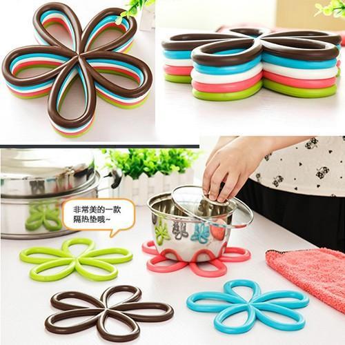 Miếng Lót Nồi Silicon Hình Hoa Đường Kính 20cm