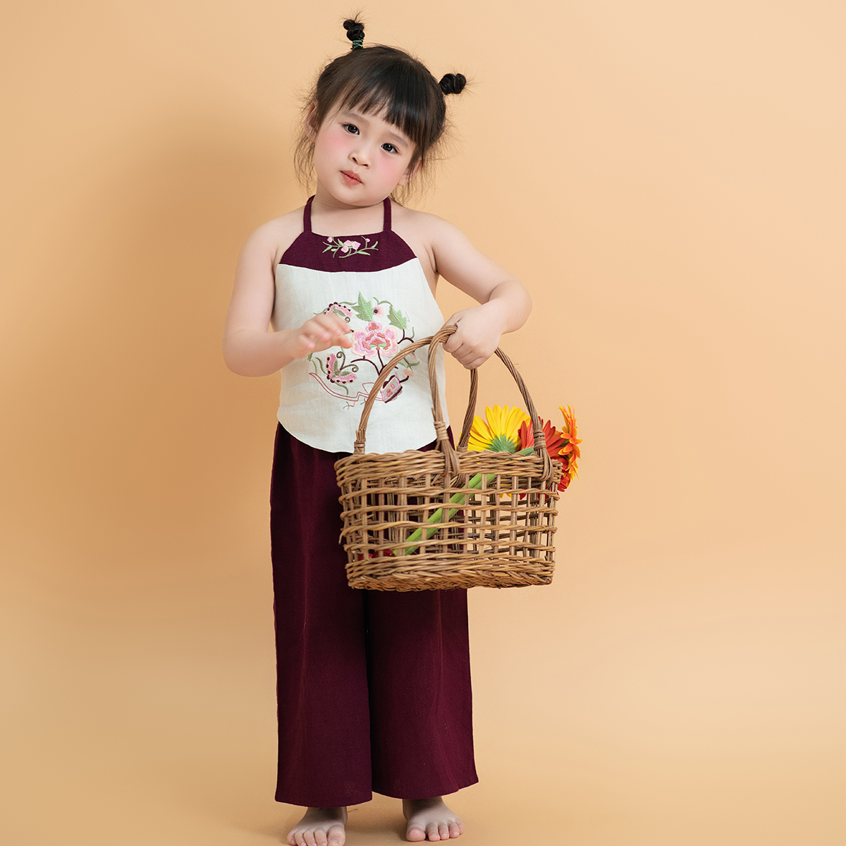 Set yếm mộc cho bé gái - sét yếm linen thêu hoa - set yếm tết cho bé - em bé ơi - set01
