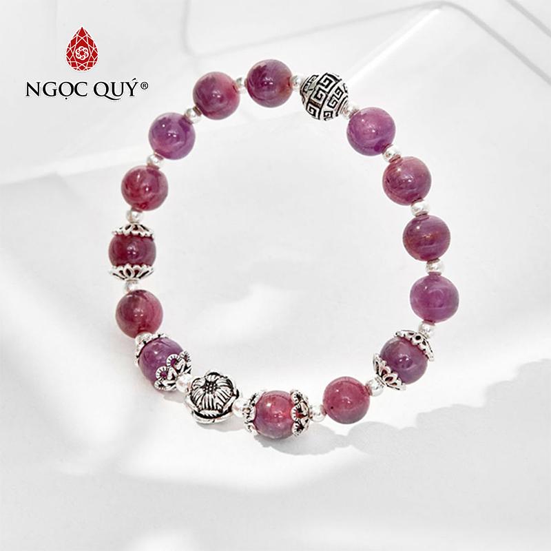 Vòng tay đá ruby phối charm hoa sen mệnh hỏathổ - Ngọc Quý Gemstones