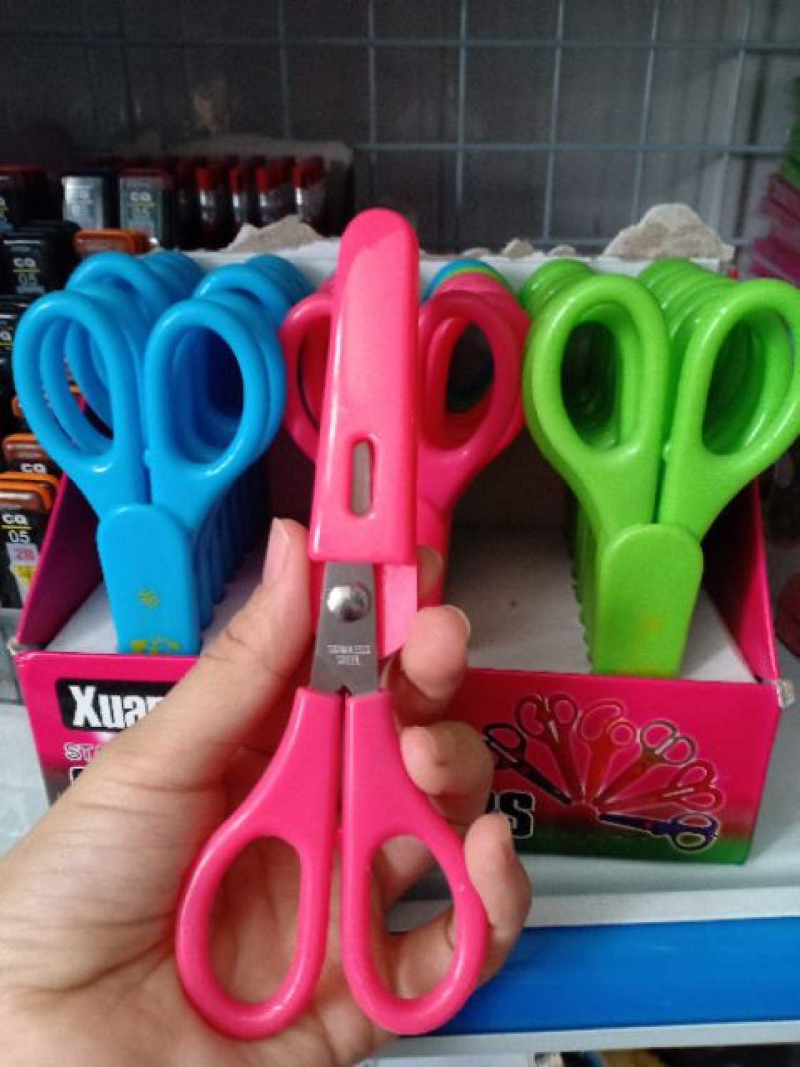 Kéo cắt giấy có nắp đậy Xuân Bo