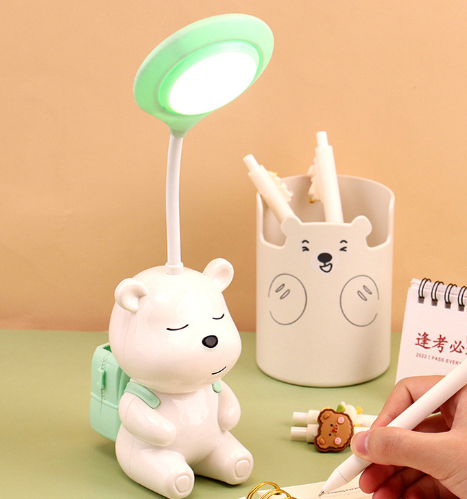 Đèn bàn hình gấu đeo balo dễ thương