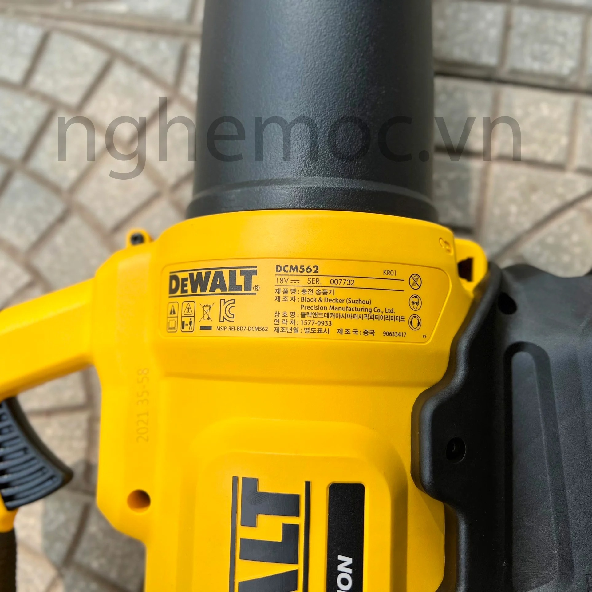 Máy thổi bụi dùng pin 18-20v Dewalt DCM562