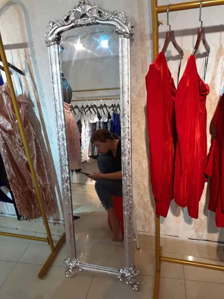 Gương soi hoàng cung