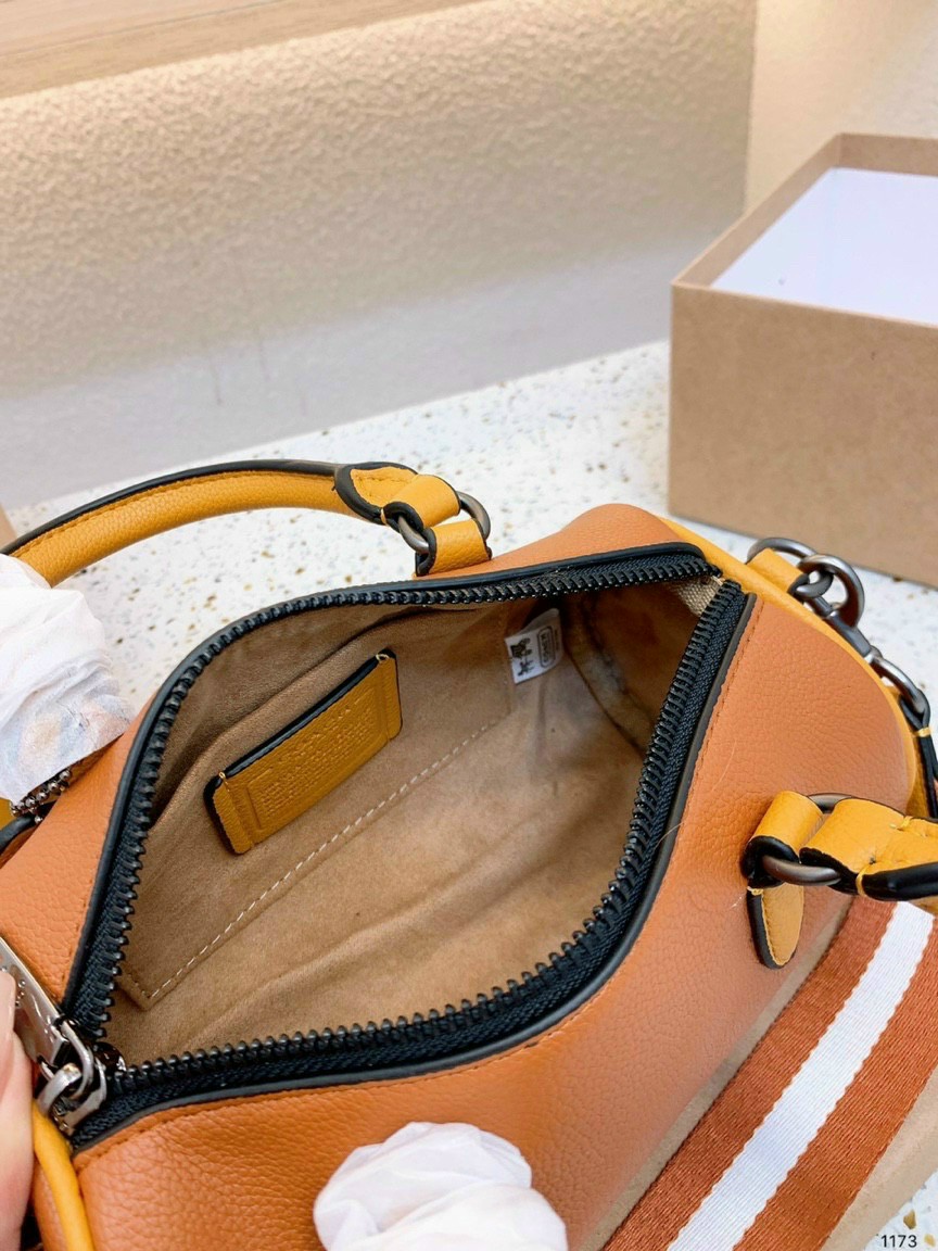 Túi đeo chéo nữ C O A C H fullbox size 18*14*8 cm