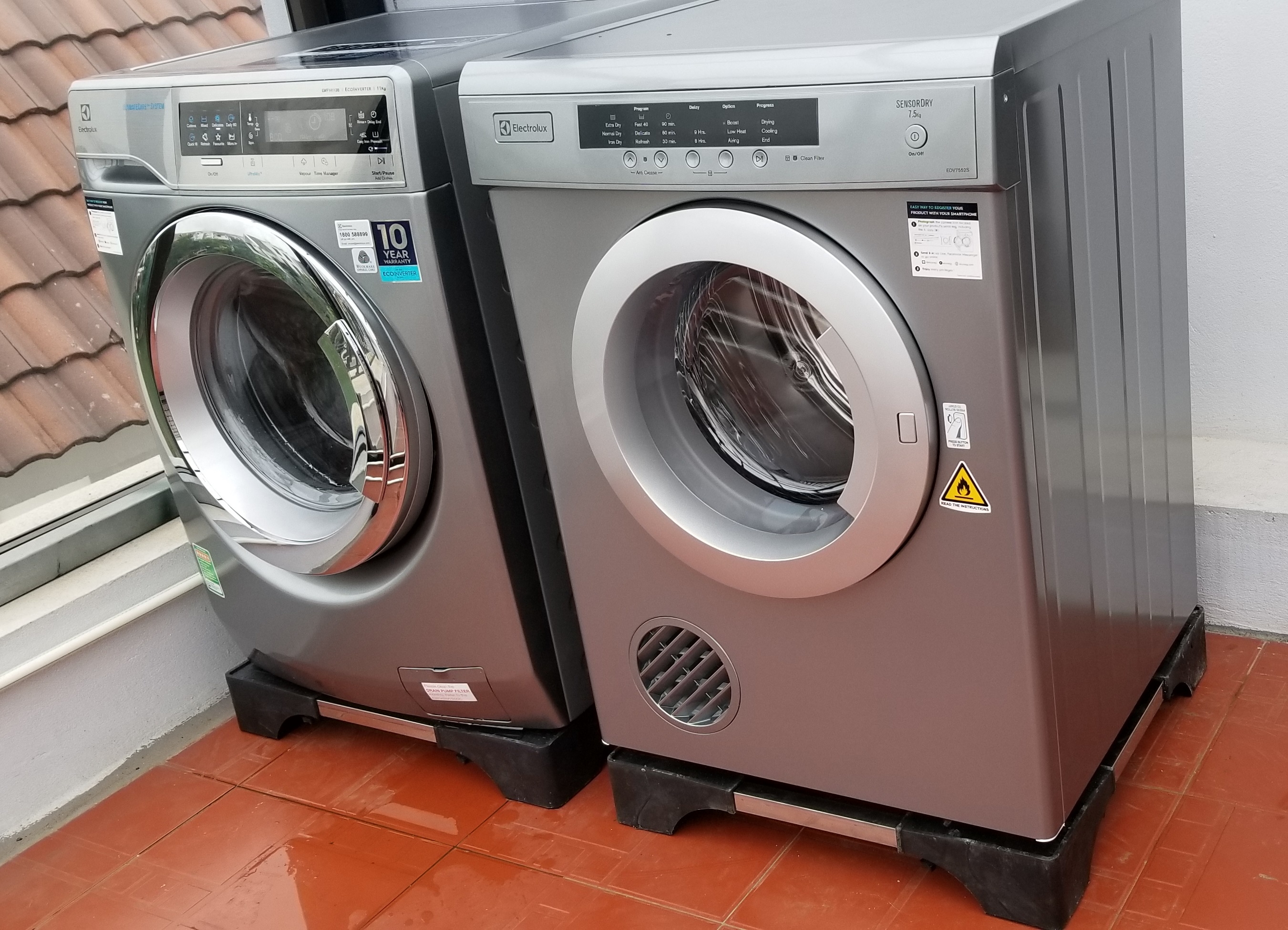 [HCM]KỆ KÊ CHÂN TỦ LẠNH- MÁY GIẶT LÀM BẰNG INOX CHẤT LƯỢNG CAO GIẢM TIẾNG ỒN CHỐNG RỈ SÉT CÁCH ĐIỆN CHO THIẾT BỊ NHÀ BẠN