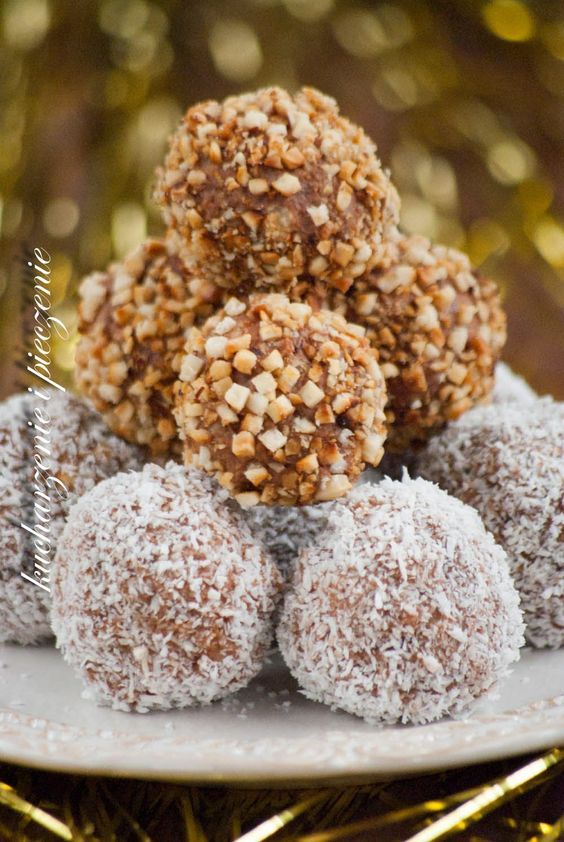 1KG Cơm Dừa,Vụn Dừa Sấy Khô Thơm Ngon Đặc Biệt