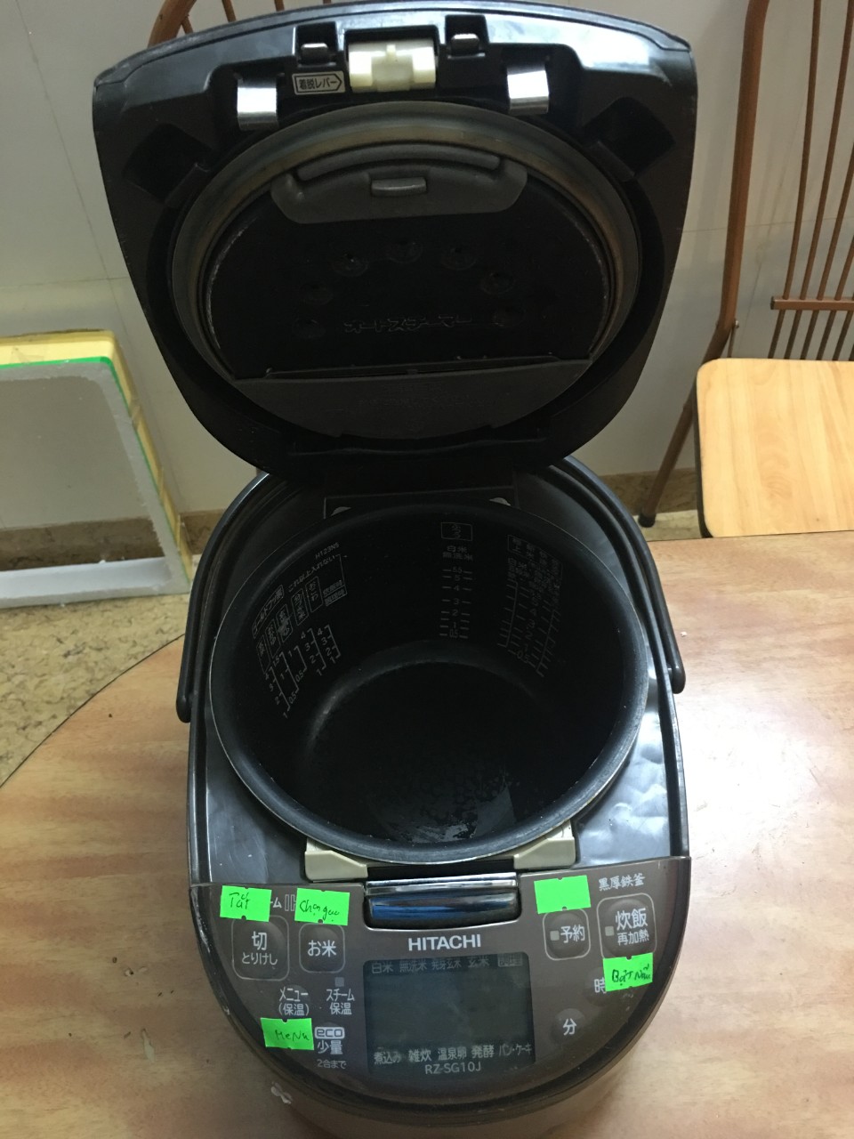 Nồi cơm điện cao tần áp xuất Hitachi