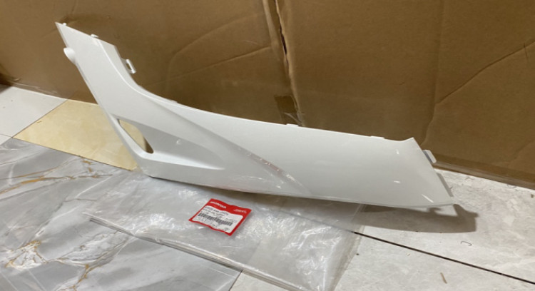Side floor trim/Right Vision 2014 to 2020 White * ryb55p * genuine Honda.