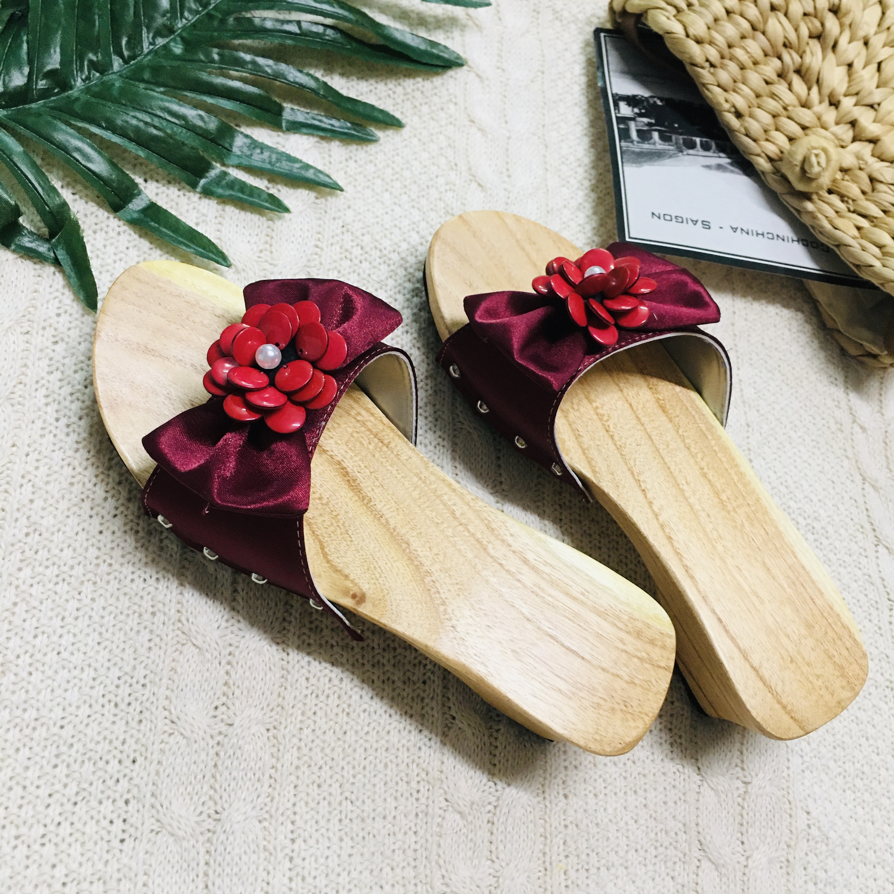 GUỐC GỖ MỘC QUAI HOA ĐỎ KIÊU SA CAO 5CM