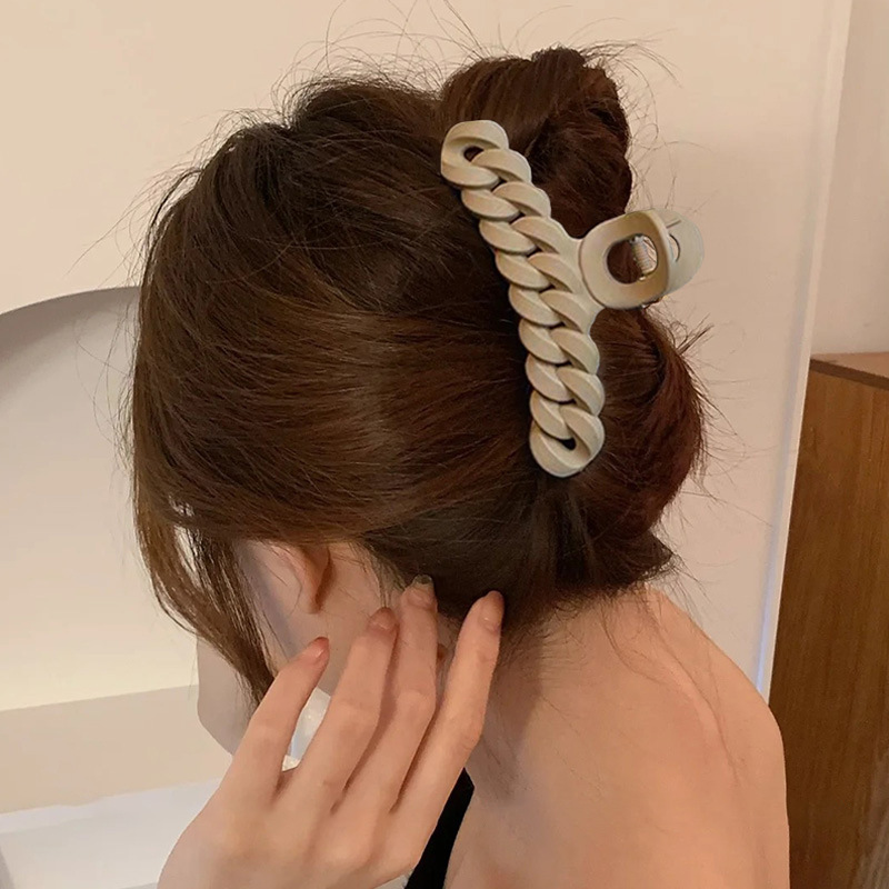 Kẹp tóc xoắn xích phong cách