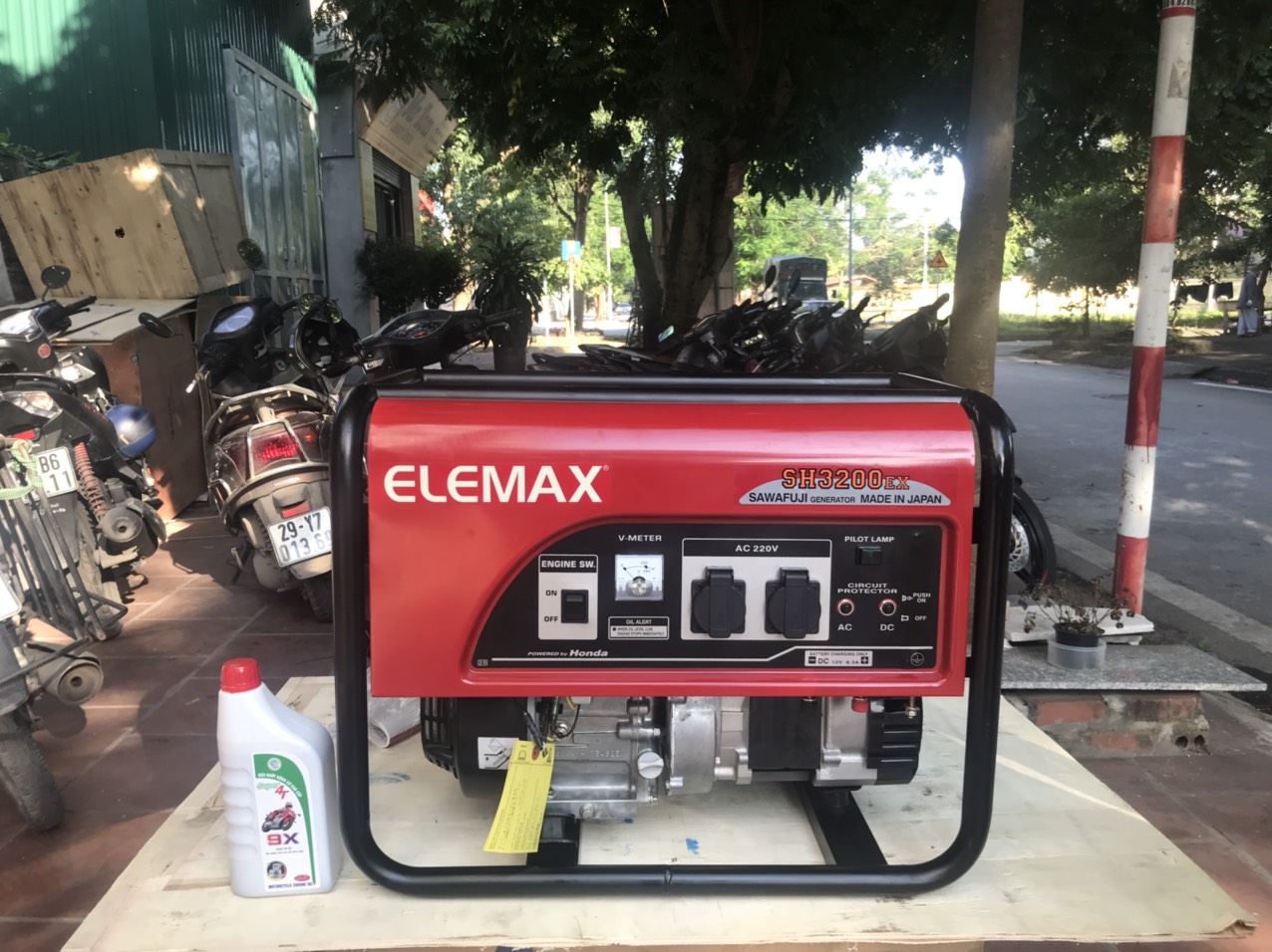 Máy Phát Điện Chạy Xăng Elemax SH3200EX 2.2KVA
